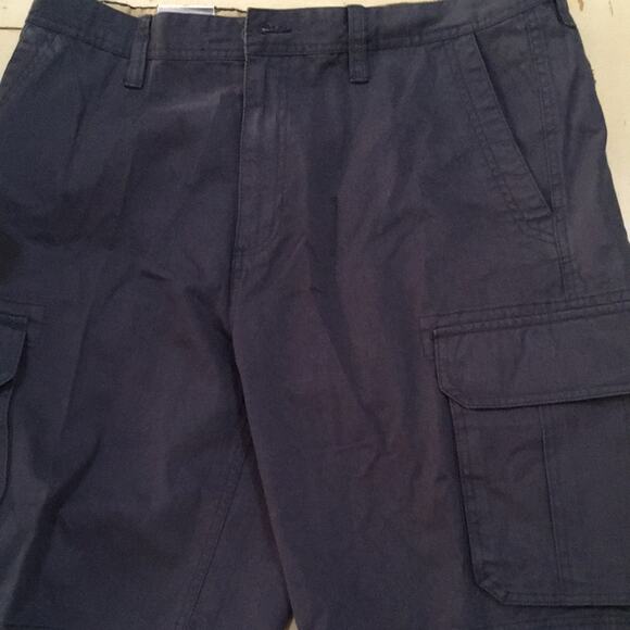 St. John’s Bay Essential Cargo Shorts Men’s 36 Brisbane Blue Classic Fit - Picture 4 of 5